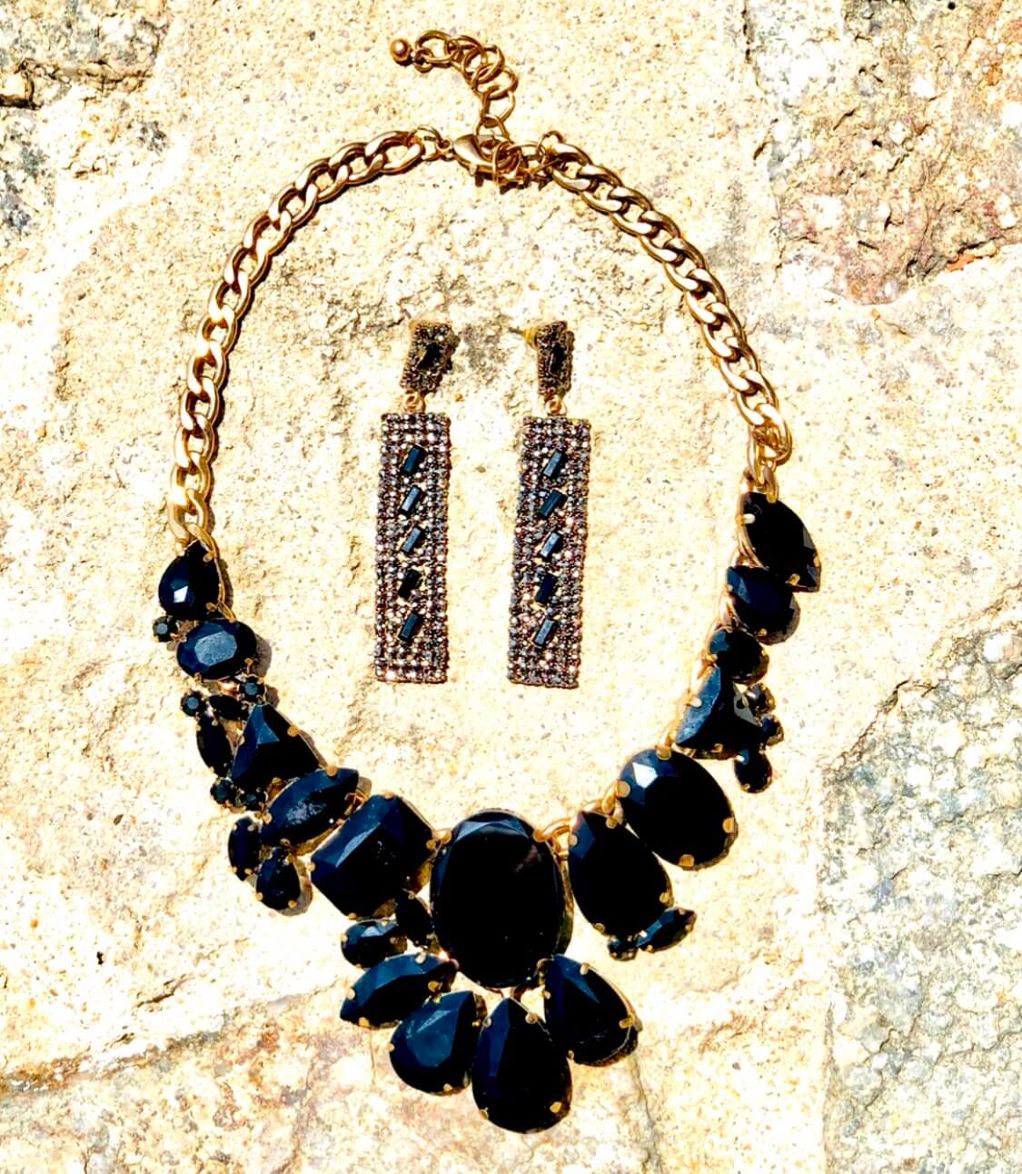 Black Rihnestones Necklace  - cd006-20190606_125224000_iOS.jpg